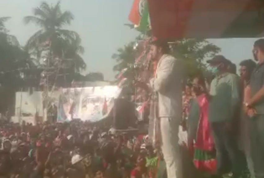 TMC सांसद सह अभिनेता देव ने चुनावी सभा के दौरान BJP पर किया हमला, कहा- चुनाव के वक्त आने वाले को वोट नहीं दे