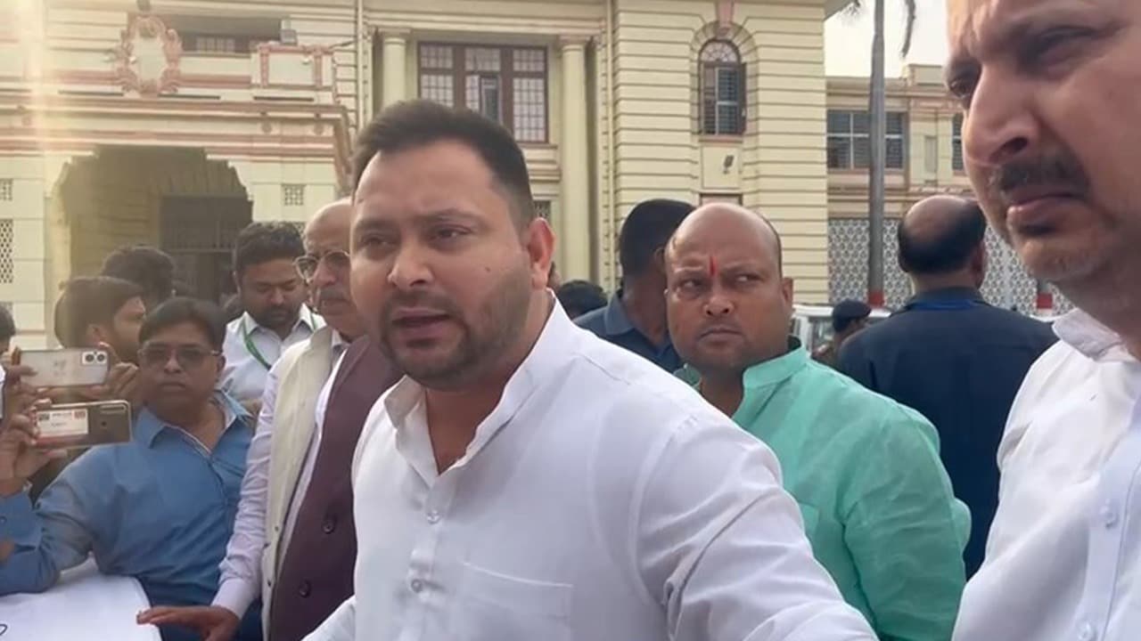 ईडी रेड को लेकर तेजस्वी यादव का खुलासा, बोले- छापेमारी खत्म होने के बाद भी बैठी रही टीम, जानें क्या था कारण