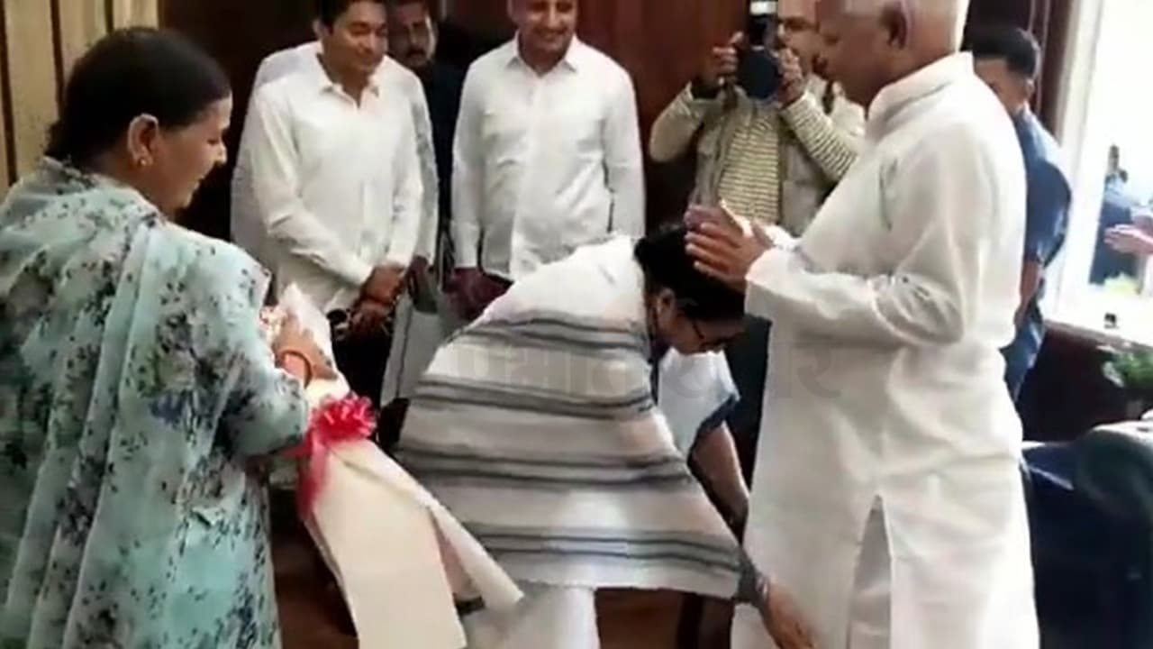 बंगाल की सीएम ममता बनर्जी पहुंची पटना, लालू यादव से मिलकर बोलीं- हमलोग इकट्ठा लड़ेंगे