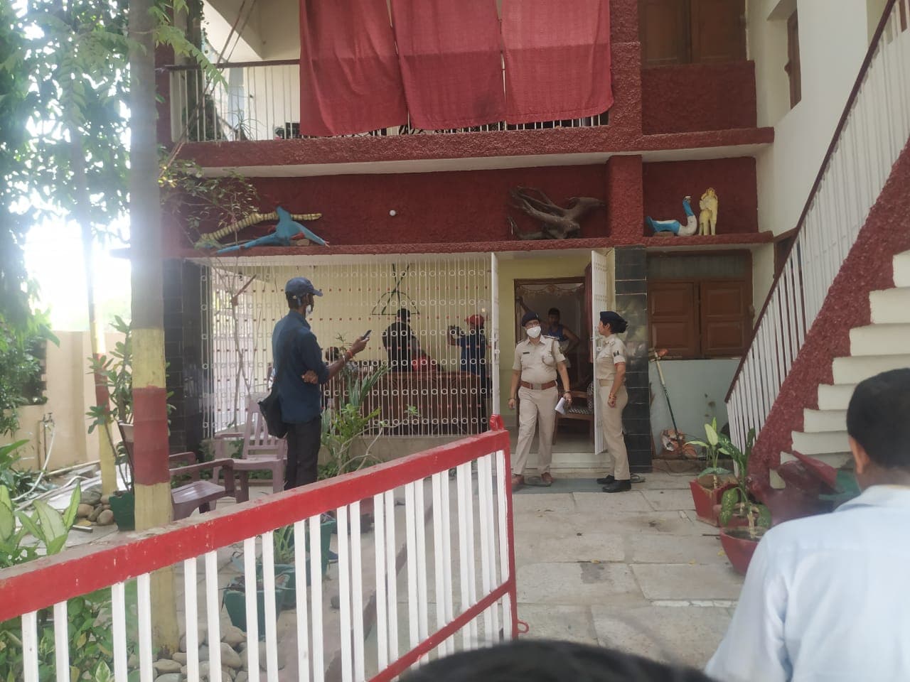 Video : बेटी के सिर में मारी गोली, पत्नी के बाद खुद को भी उड़ाया, 10 सकेंड में पूरा परिवार खत्म