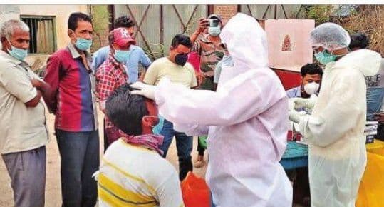 पुरुलिया में कोरोना की रोकथाम और जागरूकता फैलाने के लिए सड़क पर उतरे प्रशासनिक अधिकारी