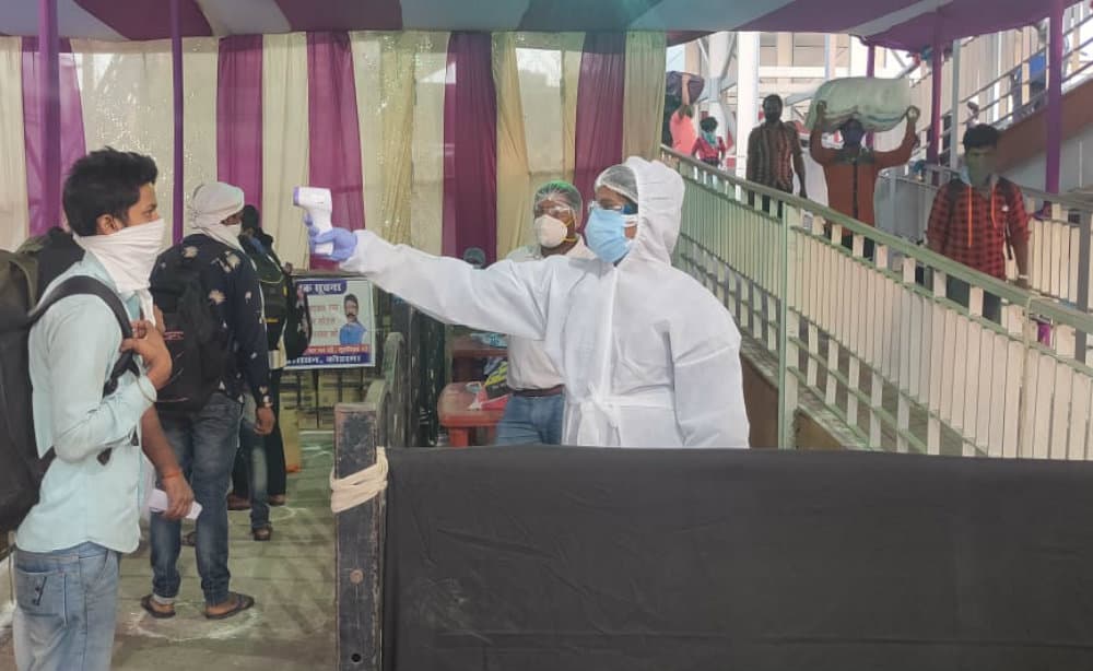 कोडरमा स्टेशन पहुंची दो श्रमिक स्पेशल ट्रेन, झारखंड लौटे 2409 प्रवासी मजदूर