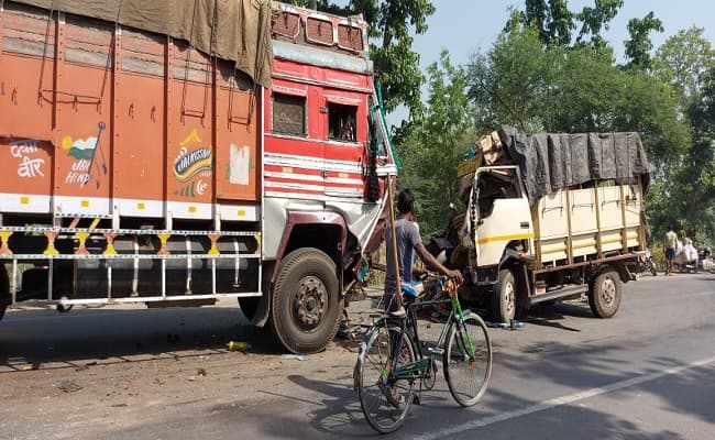 बिहार में नेशनल हाइवे पर ट्रक और पिकअप वैन की जोरदार टक्कर, सेना के जवान सहित तीन लोगों की मौत