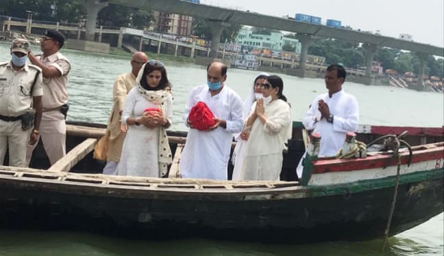 बॉलीवुड अभिनेता सुशांत सिंह राजपूत का अस्थि विसर्जन गंगा में हुआ, बहन ने लिखा भावुक पोस्ट, कहा…