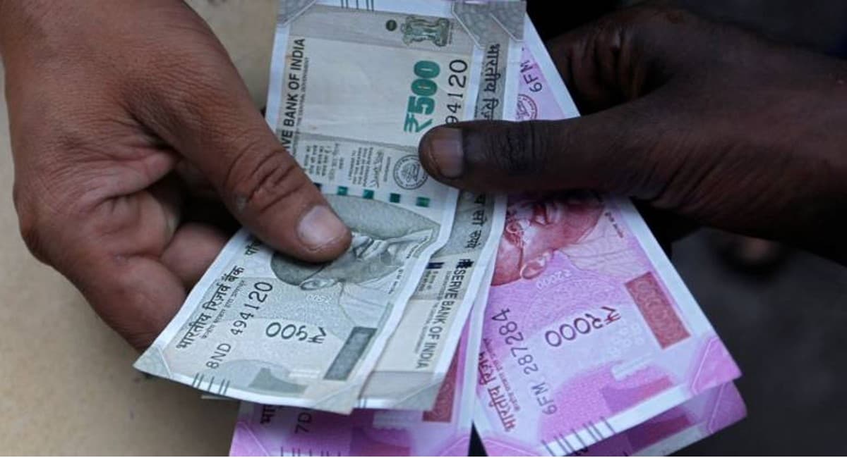 Small Business Idea: कम पैसे में शुरू करें ये बिजनेस, हर महीने होगी 15 हजार रुपये तक कमाई