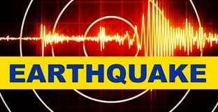 Gorakhpur Earthquake: नेपाल के बाद गोरखपुर में भूकंप के झटकों से बाहर निकले लोग, जान-माल का नुकसान नहीं