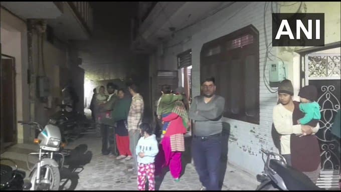 Earthquake Latest Updates : भूकंप से हिल गया आधा देश, कड़कड़ाती ठंड में कंबल लेकर बाहर भागे उमर अब्दुल्ला, बोले राहुल गांधी -हिल रहा है  पूरा कमरा