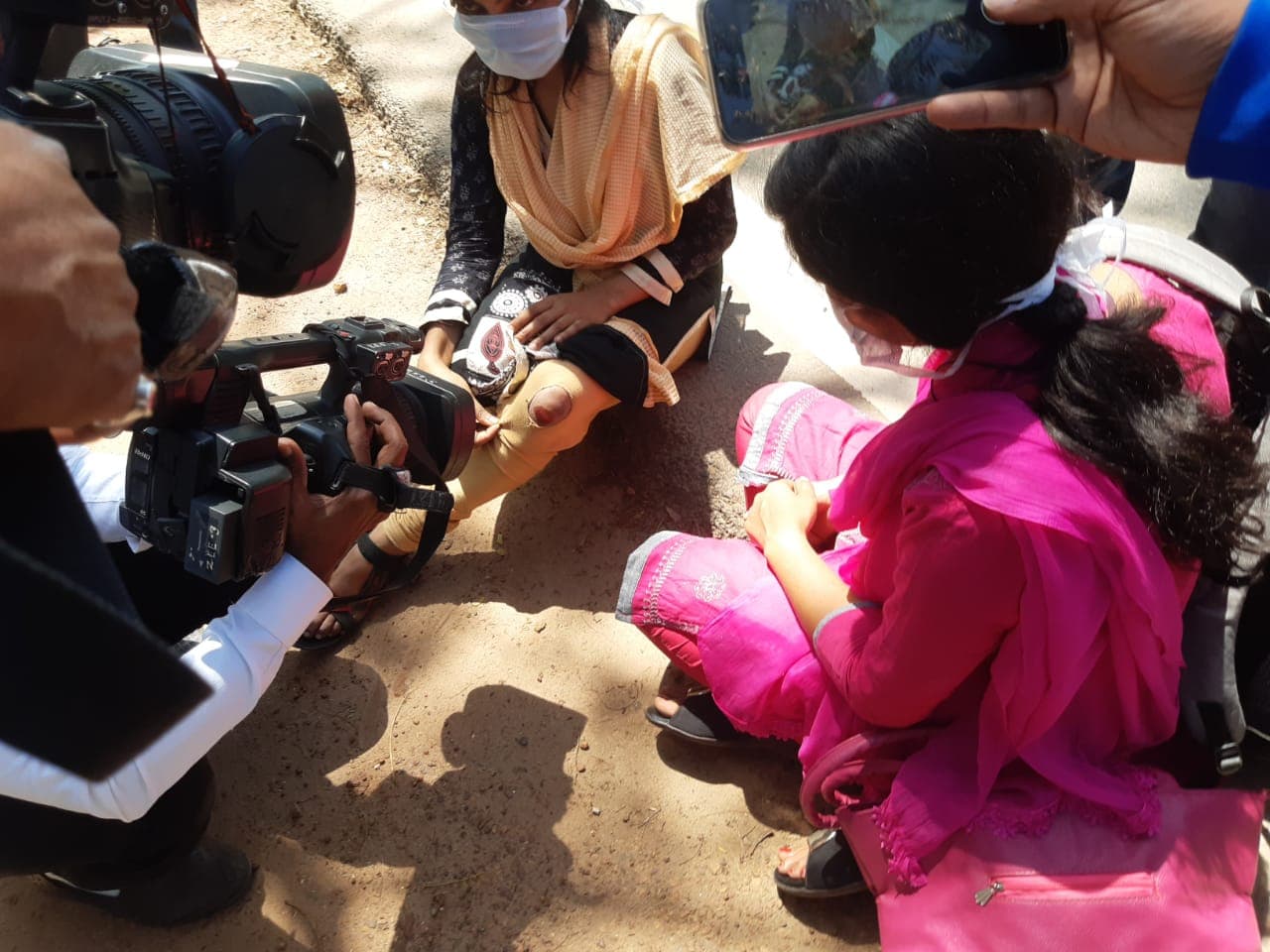 पंचायत सचिव अभ्यर्थियों पर लाठीचार्ज, छात्राओं ने कहा नहीं थी महिला पुलिस हम पर भी हुआ बल प्रयोग