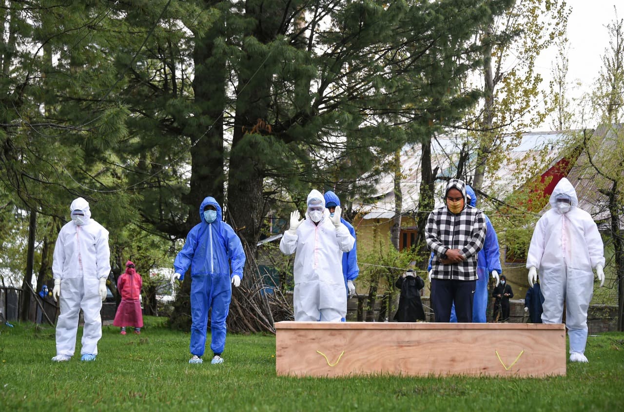 कोरोना संकटः एक से एक लाख मौत का सफर 90 दिन में, दो लाख सिर्फ इतने दिनों में