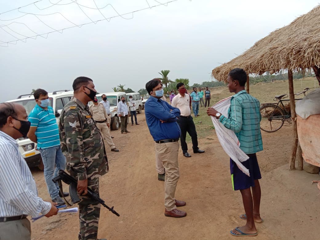 साहिबगंज डीसी ने दिया निर्देश, पीडीएस डीलर समय से करें राशन का वितरण, दीदी किचन को सुचारू करें