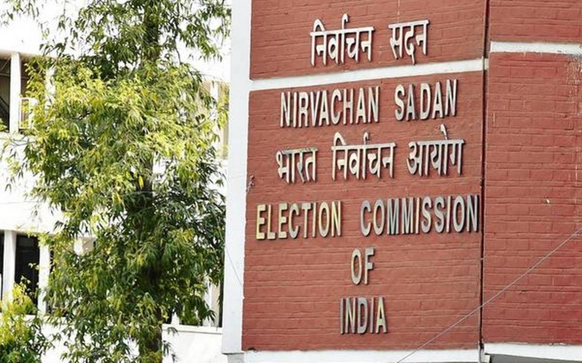 Bengal chunav 2021: शोले फिल्म का डायलॉग देकर बुरे फंसे बीजेपी नेता सायंतन बसु, चुनाव आयोग ने भेजा नोटिस Bengal chunav 2021: शोले फिल्म का डायलॉग देकर बुरे फंसे बीजेपी नेता सायंतन बसु, चुनाव आयोग ने भेजा नोटिस