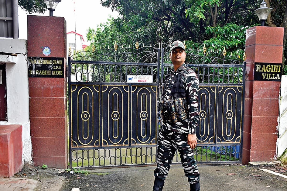 शराब घोटाला मामले में झारखंड के 7 जिलों समेत 33 ठिकानों पर छापा, भारी मात्रा में कैश व जेवरात बरामद