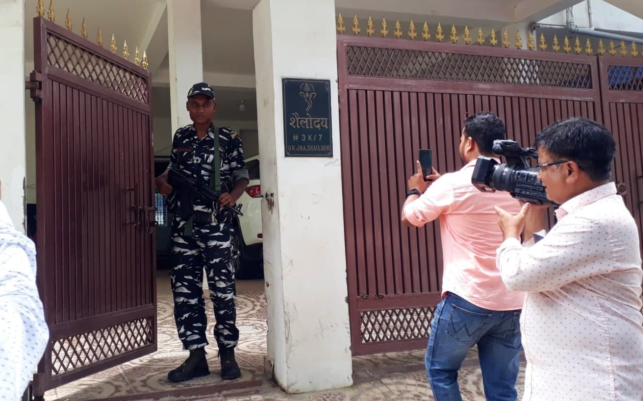 ED Raid in Ranchi: कौन हैं प्रेम प्रकाश, जिनके घर से ईडी को मिले 2 एके 47 राइफल, PICS में देखें ED की रेड