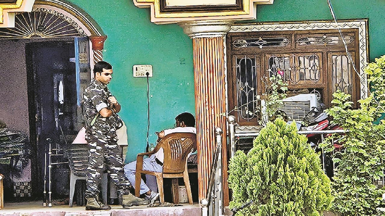 दुबई से 2 करोड़ रुपए भेजा बिहार तो ED ने मारी रेड, भाभी के खाते में भी ट्रांसफर किए थे 40 लाख  रुपए..