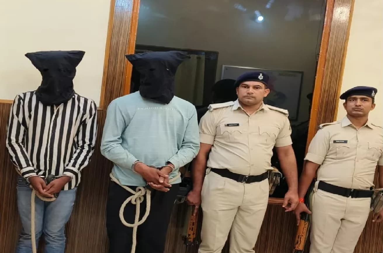 गैंगस्टर लॉरेंस बिश्नोई और विक्रम बरार गैंग के दो गुर्गे मोतिहारी से गिरफ्तार, हथियार और नेपाली करेंसी बरामद