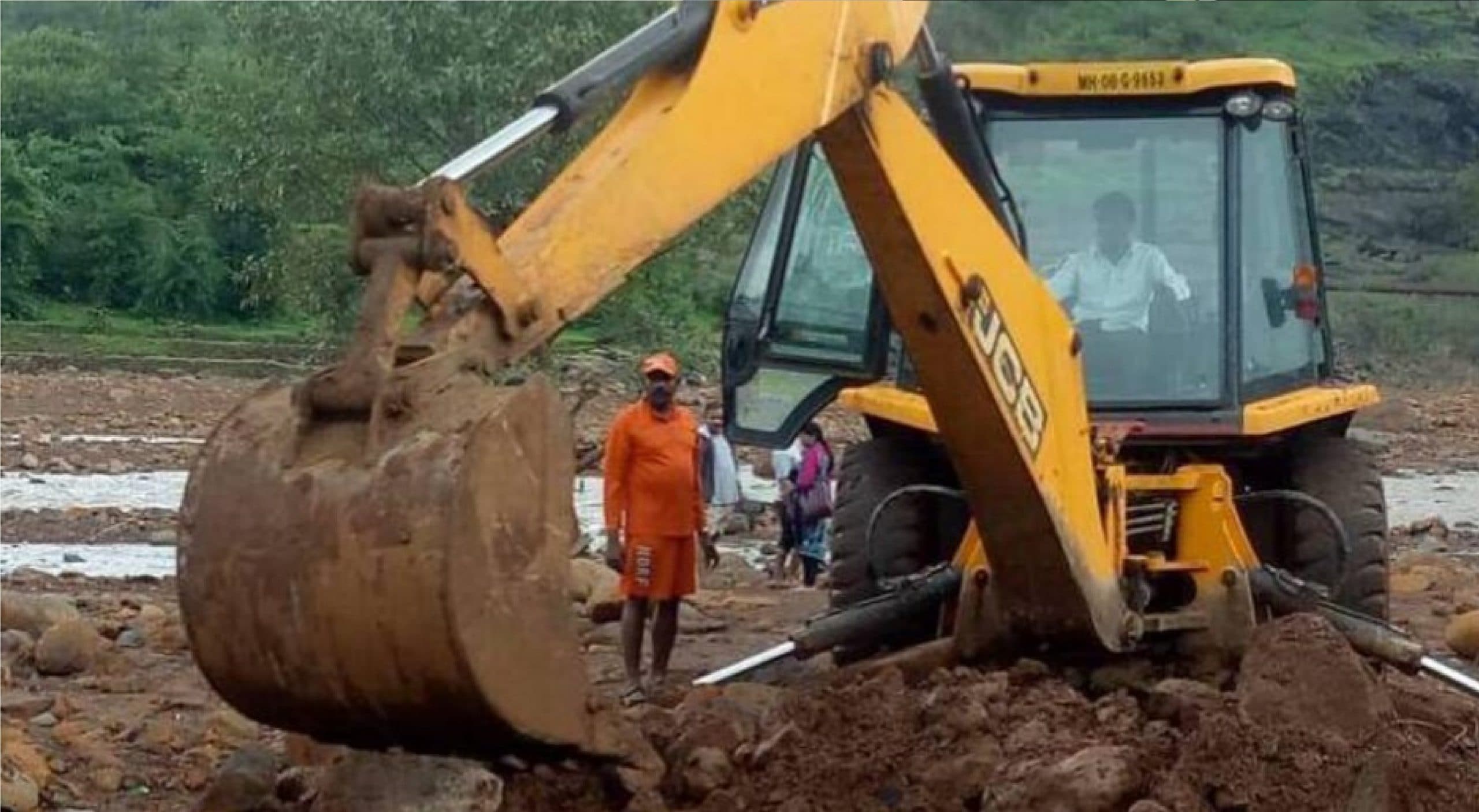 घोघा नदी में अवैध तरीके से बनाये गये बांधों को JCB से काटकर हटाया गया, कल-कल कर बहने लगी जलधारा