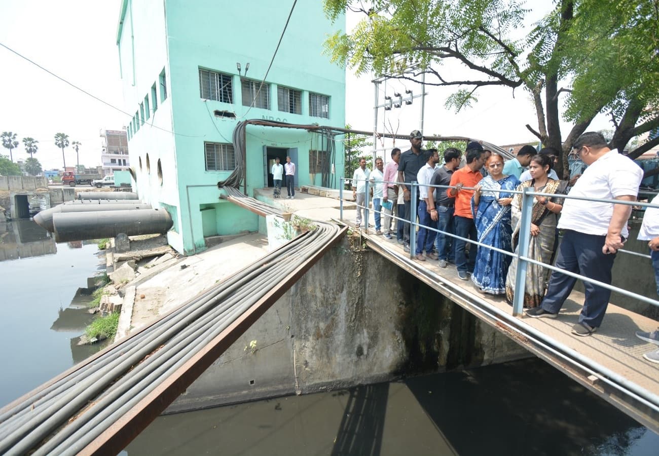 पटना में 30 फीट का बाइपास नाला तीन फीट में सिमटा, सफाई नहीं हुई तो डूब जाएगा कंकड़बाग