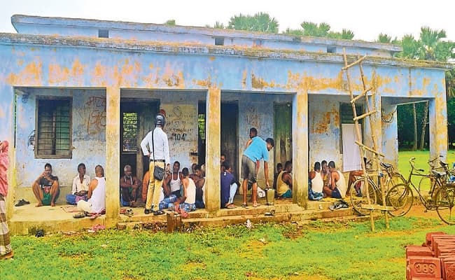 प्रभात पड़ताल: तबेला व ताश का अड्डा बना हुआ है अस्पताल, कोरोना की तीसरी लहर सामने पर व्यवस्था को ही वैक्सीन की जरुरत प्रभात पड़ताल: तबेला व ताश का अड्डा बना हुआ है अस्पताल, कोरोना की तीसरी लहर सामने पर व्यवस्था को ही वैक्सीन की जरुरत
