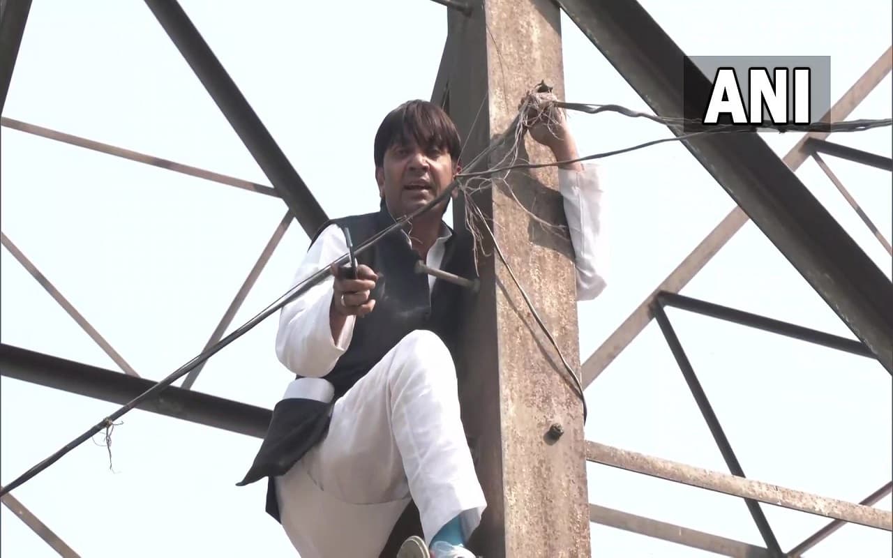 MCD Election 2022: चुनाव का टिकट ना मिलने से नाराज AAP के पूर्व पार्षद टावर पर चढ़े, जताया विरोध