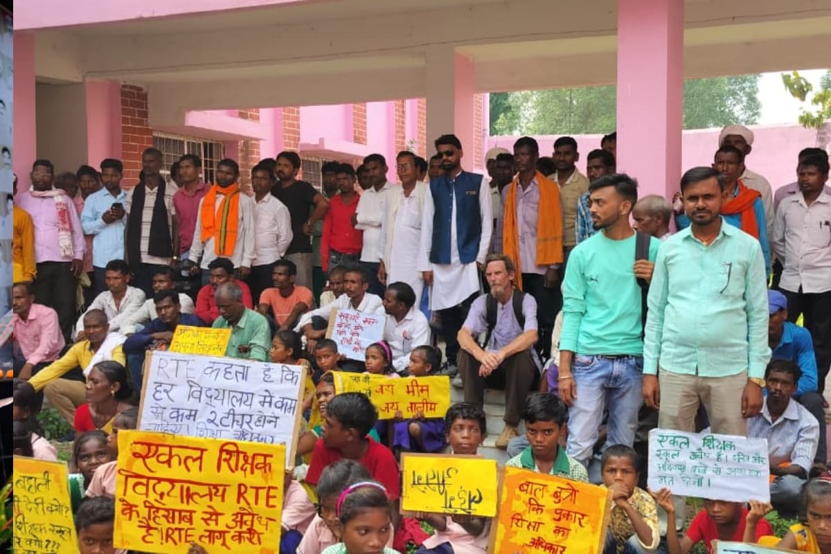 झारखंड: शिक्षा का अधिकार को लेकर सड़क पर उतरे बच्चे, ज्यां द्रेज ने स्कूलों में एक शिक्षक को बताया नाइंसाफी