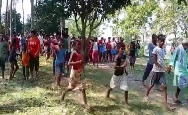 मोतिहारी: बूढ़ी गंडक में पलटी नाव, दो दर्जन से अधिक महिलाएं डूबी, 6 को निकाला गया बाहर, 1 की मौत