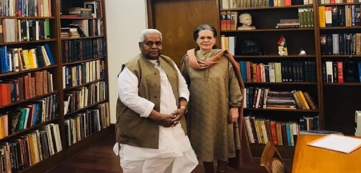 कांग्रेस ने काटा टिकट तो सदानंद सिंह ने निर्दलीय जीतकर दिखाई थी ताकत, विचारधारा और क्षेत्र से नहीं किया किनारा