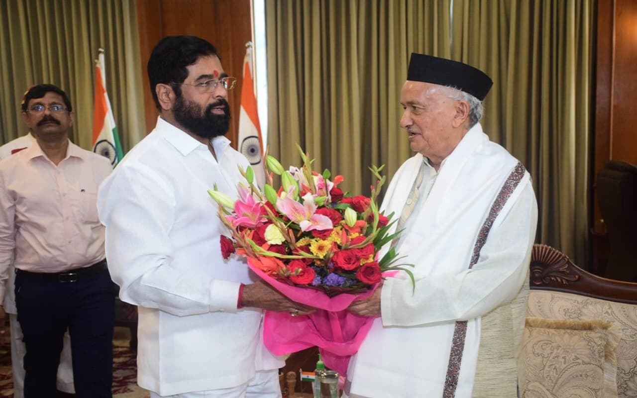 Maharashtra Crisis: असली शिवसेना मामले में शिंदे गुट ने की तत्काल सुनवाई की मांग, ठाकरे पर गंभीर आरोप