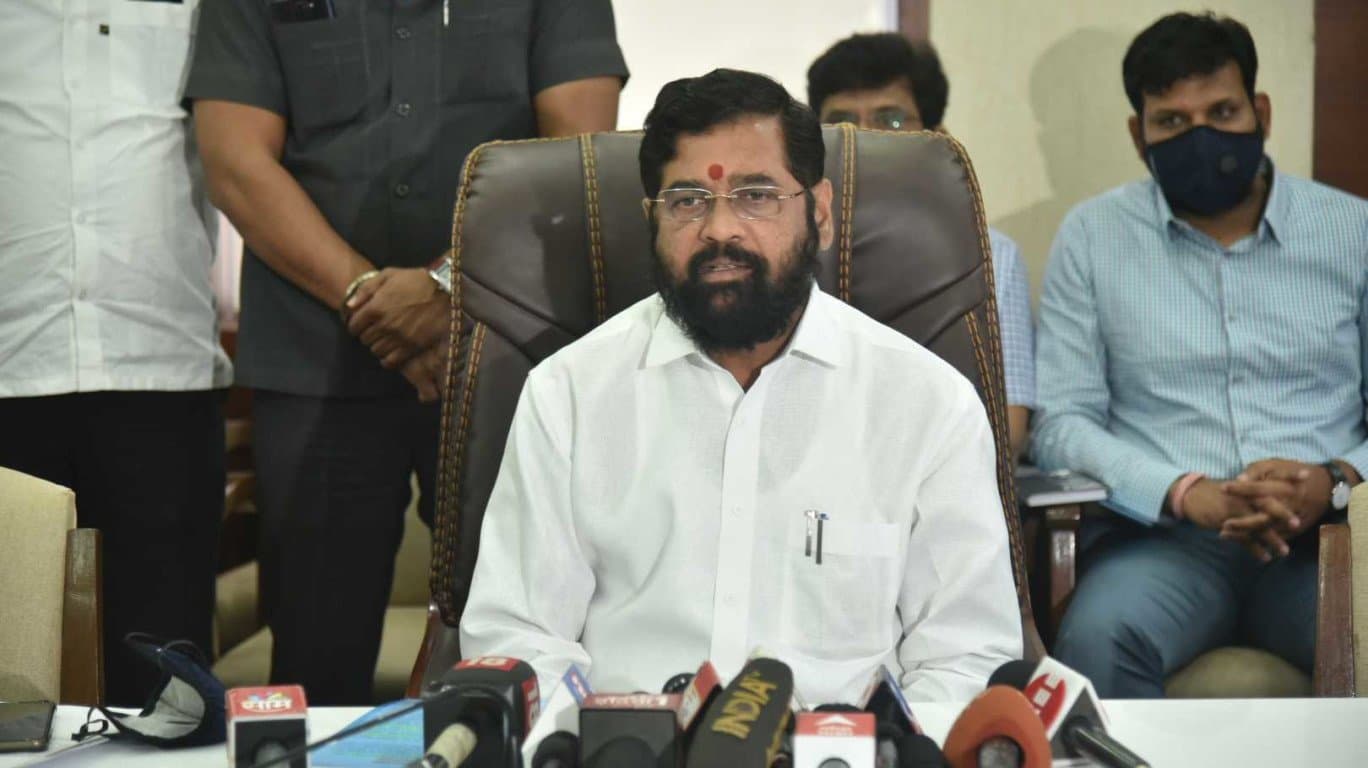 पटना में गैस सिलेंडर से झुलसे मराठी परिवार को एकनाथ शिंदे ने कराया एयरलिफ्ट, पुणे में चल रहा इलाज