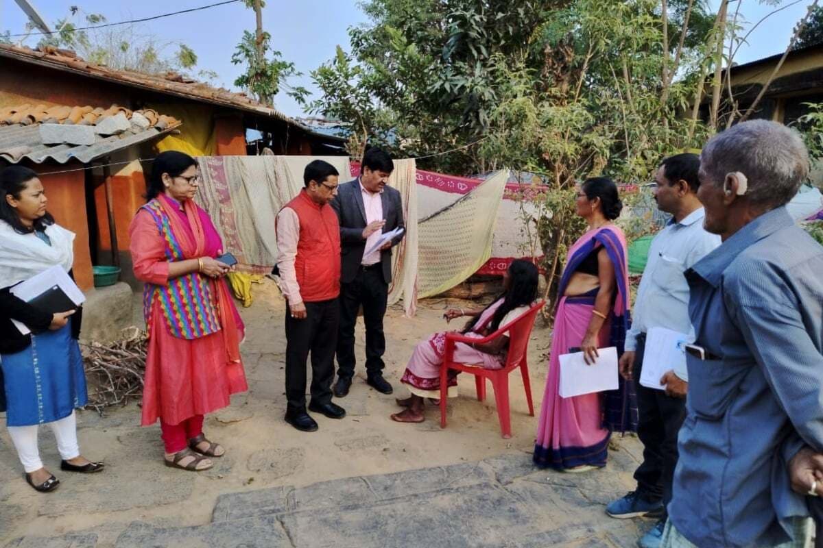 झारखंड: वोटर रजिस्ट्रेशन की जमीनी हकीकत जानने कुष्ठ कॉलोनी में पहुंचे अफसर, 28 नवंबर से चलेगा विशेष अभियान