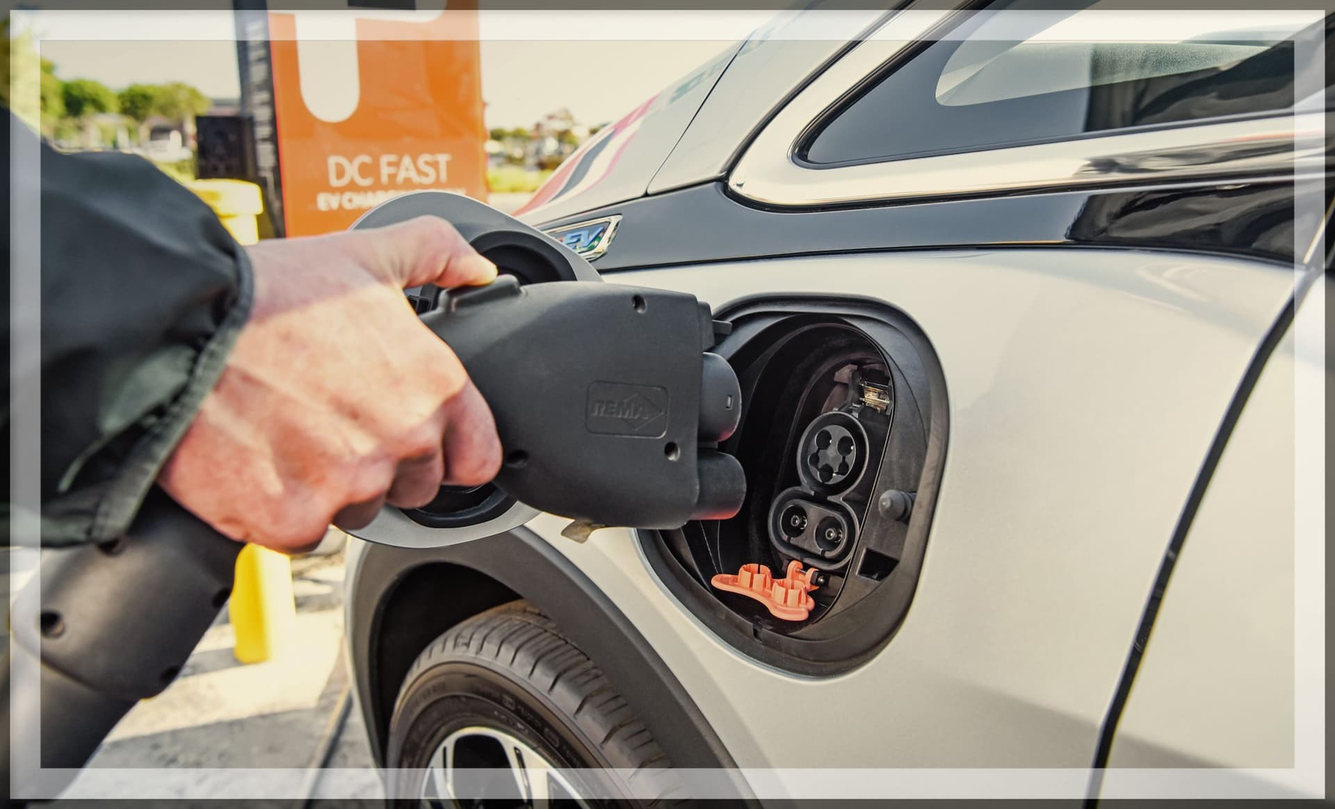 EV Buyer’s Guide: इलेक्ट्रिक वाहन लेने से पहले जान लें ये बातें, बचेंगे नुकसान से EV Buyer’s Guide: इलेक्ट्रिक वाहन लेने से पहले जान लें ये बातें, बचेंगे नुकसान से
