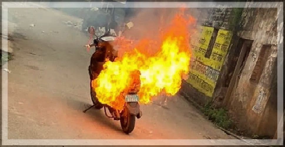 OLA, Okinawa और Pure EV को सरकार ने भेजा नोटिस, कहा EV में आग लगने की वजह बताओ नहीं तो होगी कार्यवाही