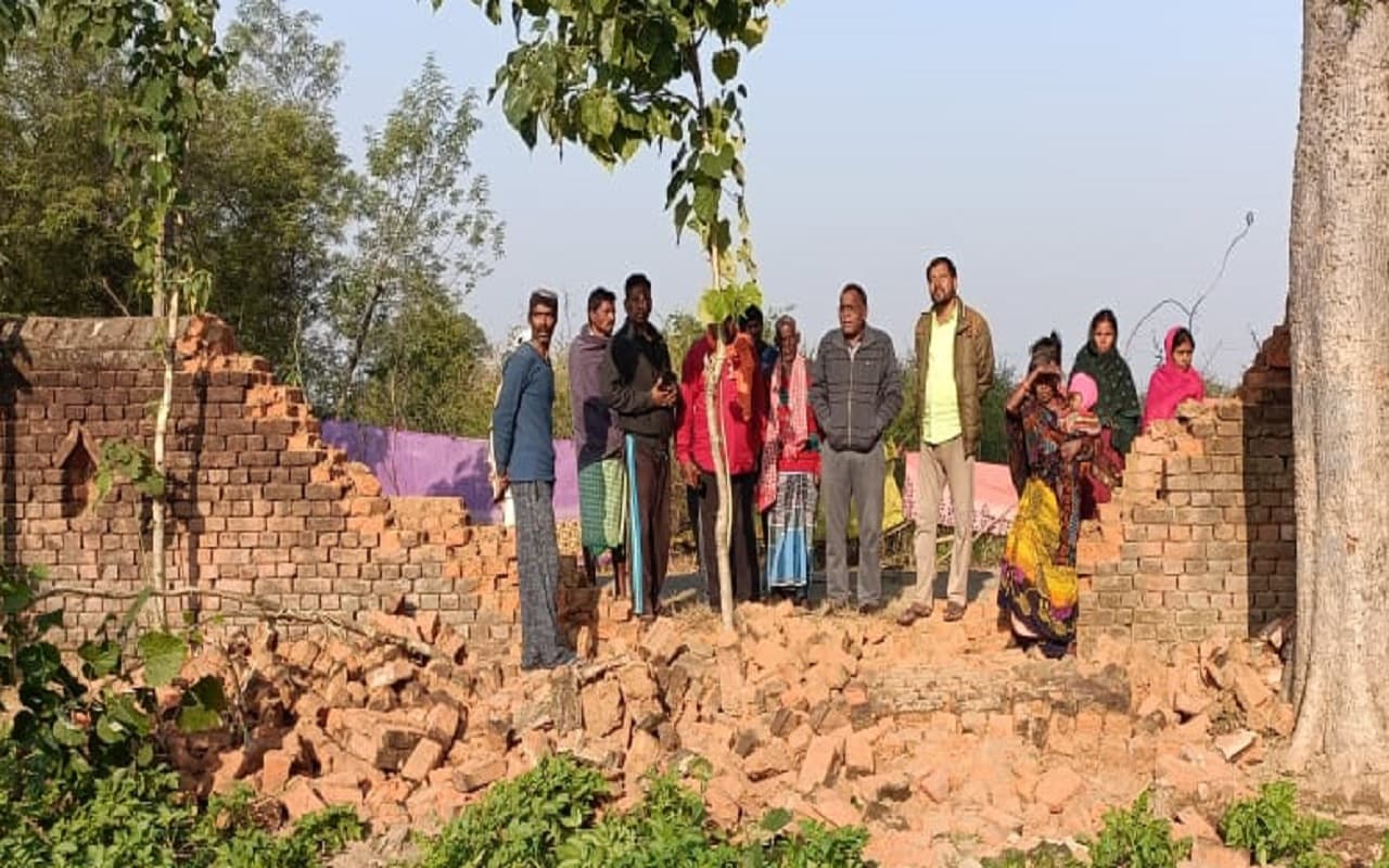 Jharkhand News: झारखंड के गिरिडीह में हाथियों ने मचाया उत्पात, फसलों को रौंदा, चहारदीवारी तोड़ी