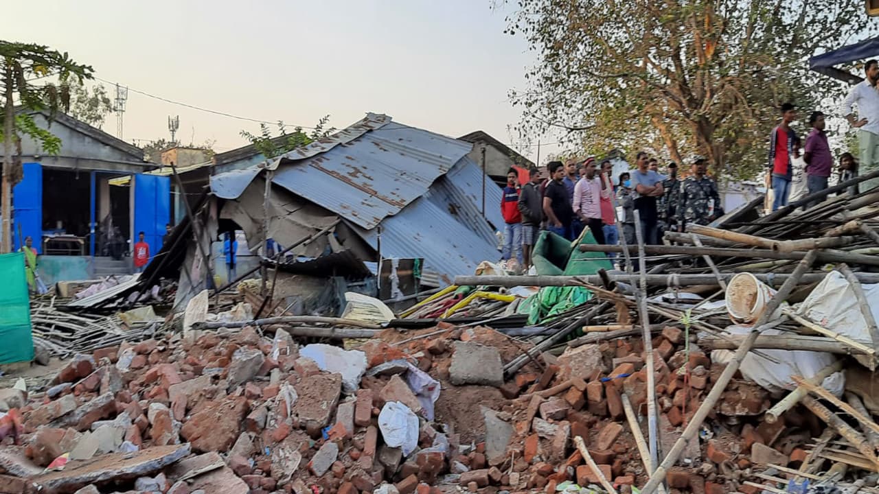 सिमडेगा शहर में चला अतिक्रमण हटाओ अभियान, 100 से अधिक परिवार के सामने रोजी-रोटी की समस्या उत्पन्न