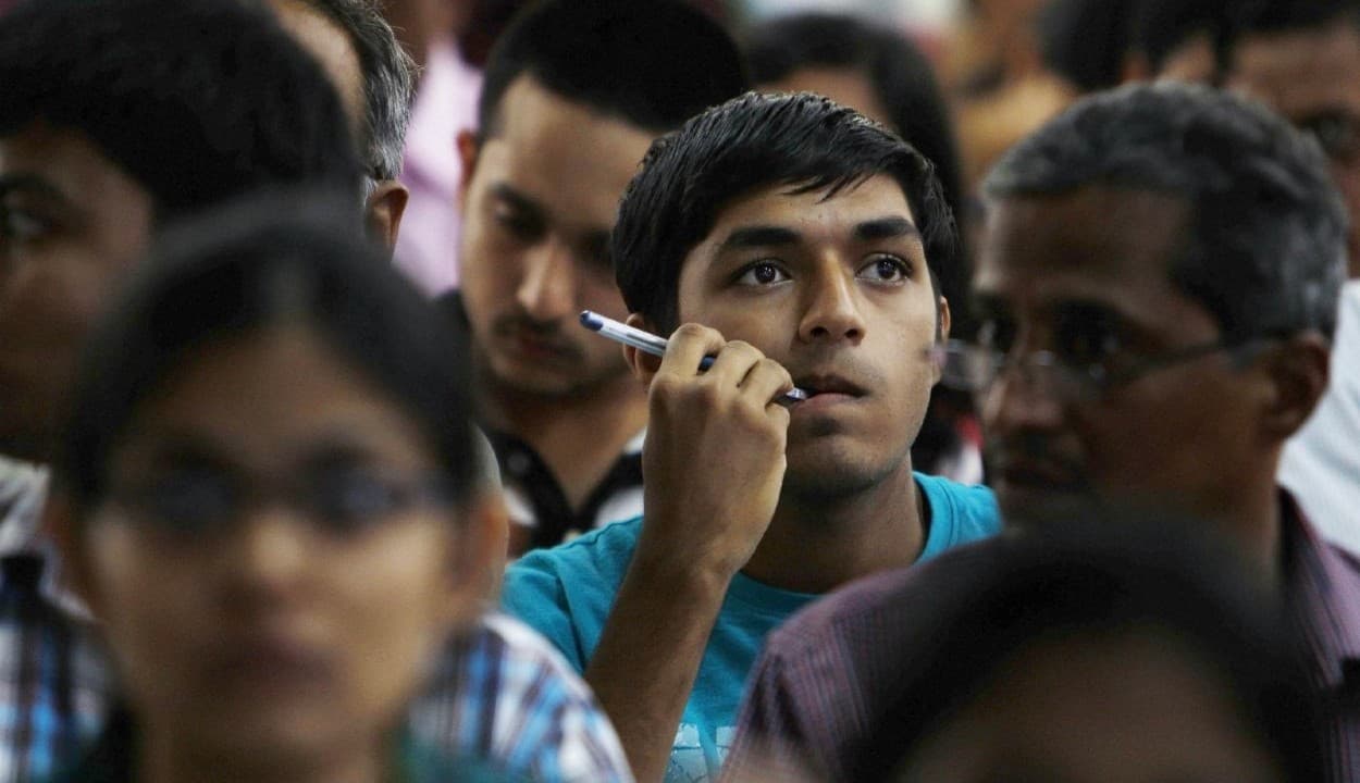 AICTE का बड़ा फैसला : इंजीनियरिंग का कोर्स करना अब होगा बेहद आसान, 12वीं में नहीं पढ़ने पड़ेंगे फिजिक्स, केमिस्ट्री और मैथ