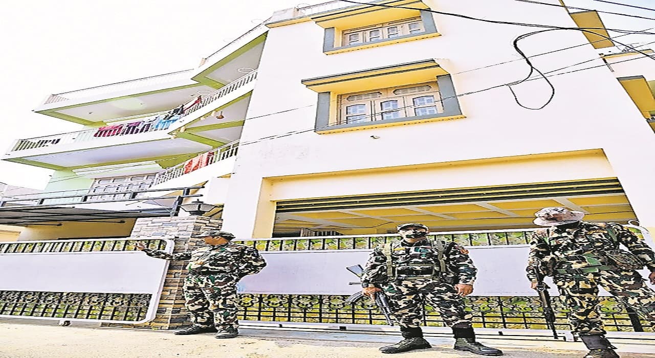 अवैध बालू खनन: डेहरी के पूर्व एसडीपीओ के यहां छापे, 78.85 लाख की मिली अवैध संपत्ति