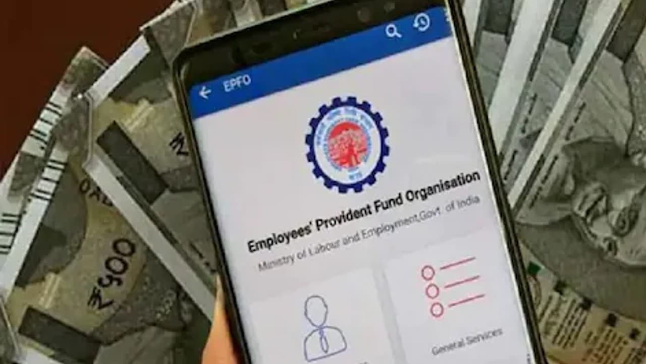 EPFO News: घर बैठे मिनटों में ऑनलाइन ट्रांसफर करें PF का पैसा, यहां जानिए स्टेप बाइ स्टेप प्रॉसेस EPFO News: घर बैठे मिनटों में ऑनलाइन ट्रांसफर करें PF का पैसा, यहां जानिए स्टेप बाइ स्टेप प्रॉसेस