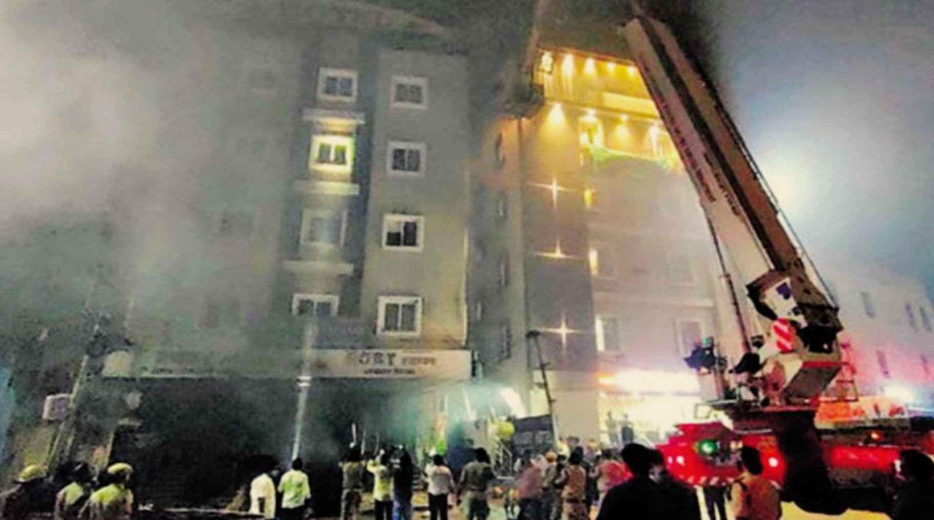 EV Fire: इलेक्ट्रिक व्हीकल के शोरूम में लगी आग, आखिर क्यों हो रहे हैं ऐसे हादसे