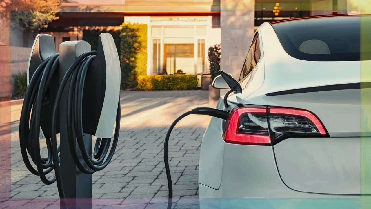 EV लेने की सोच रहे हैं तो जान लें इससे जुड़े कुछ फायदे और नुकसान, पढ़ें पूरी खबर