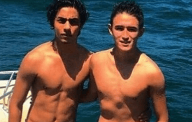 शाहरुख खान के बेटे आर्यन की शर्टलेस फोटो सोशल मीडिया पर वायरल, समंदर किनारे इस अंदाज में दिखे