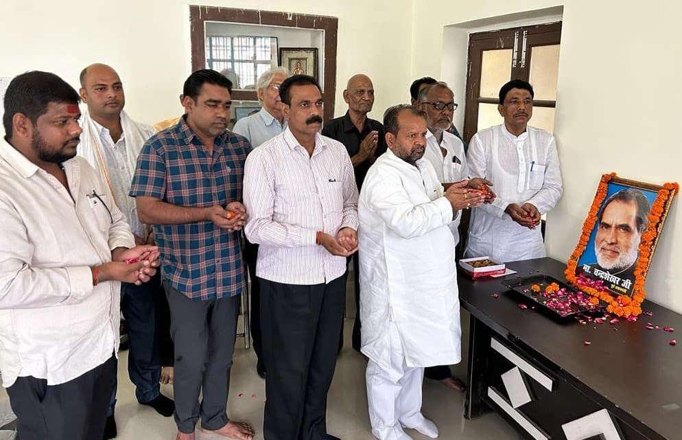 UP News: जनता दल यूनाइटेड ने पूर्व प्रधानमंत्री चंद्रशेखर को पुण्यतिथि पर याद किया, युवा तुर्क कहलाते थे
