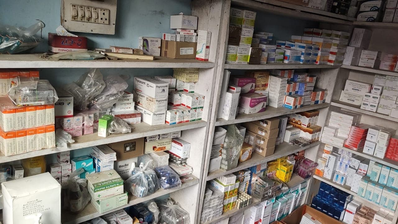 FDC Medicines Ban: नहीं बिकेंगी खांसी और बुखार की ये दवाइयां, केंद्र सरकार ने FDC की 14 दवाओं पर लगाया बैन