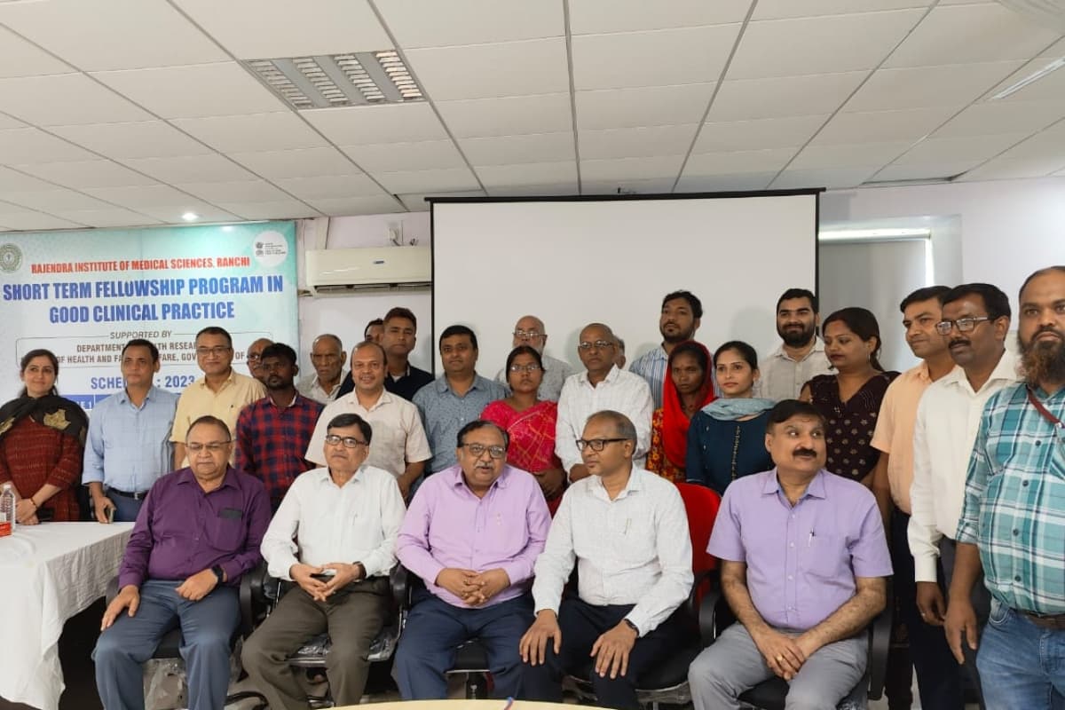 नमन दिवस पर रिम्स में 11 नेत्रदाता मरणोपरांत किए गए सम्मानित, भावुक हुए परिजन, अंगदान को बताया महादान