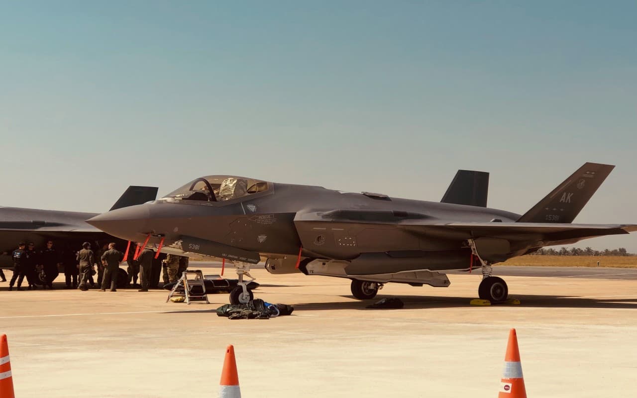 Aero India 2023: एयरो इंडिया में F-35 फाइटर विमानों ने दिखाया दम, यहां देखें तस्वीरें