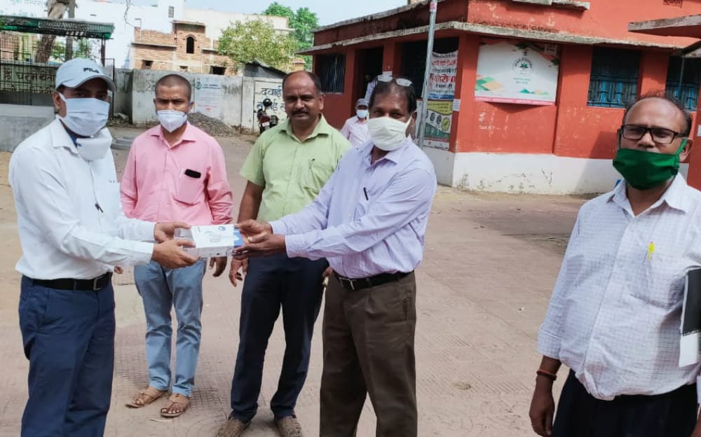 कोरोना से लड़ाई के लिए एनटीपीसी केरेडारी परियोजना ने दिये 5 थर्मल स्कैनर