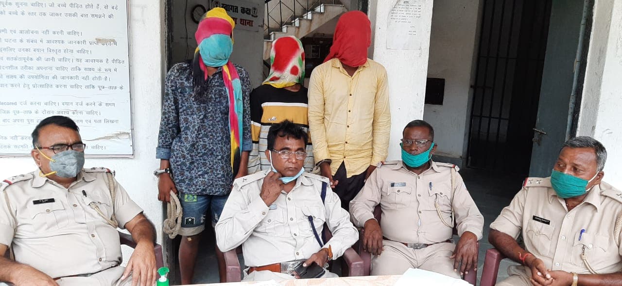 लोहरदगा में लूट की घटना के 24 घंटे के अंदर पीएलएफआई नक्सली समेत 3 गिरफ्तार
