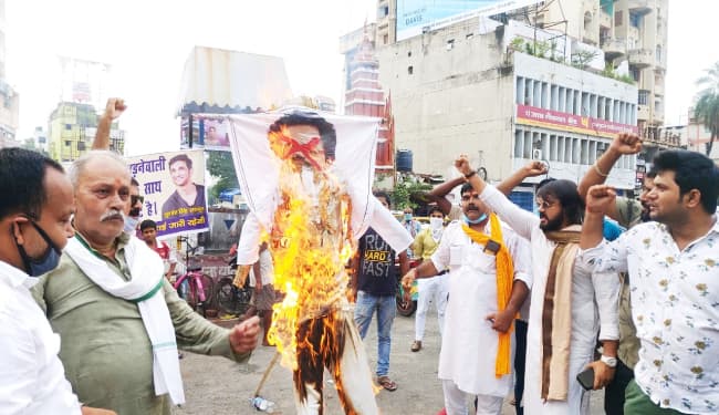 अभिनेत्री कंगना रनौत पर अलोकतांत्रिक कार्रवाई के खिलाफ अखिल भारतीय क्षत्रिय महासभा ने महाराष्ट्र के मुख्यमंत्री उद्धव ठाकरे का फूंका पुतला