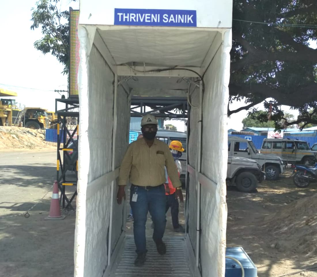 त्रिवेणी सैनिक कंपनी ने कर्मचारियों को सैनिटाइज करने के लिए बनाया विशेष प्रवेश द्वार