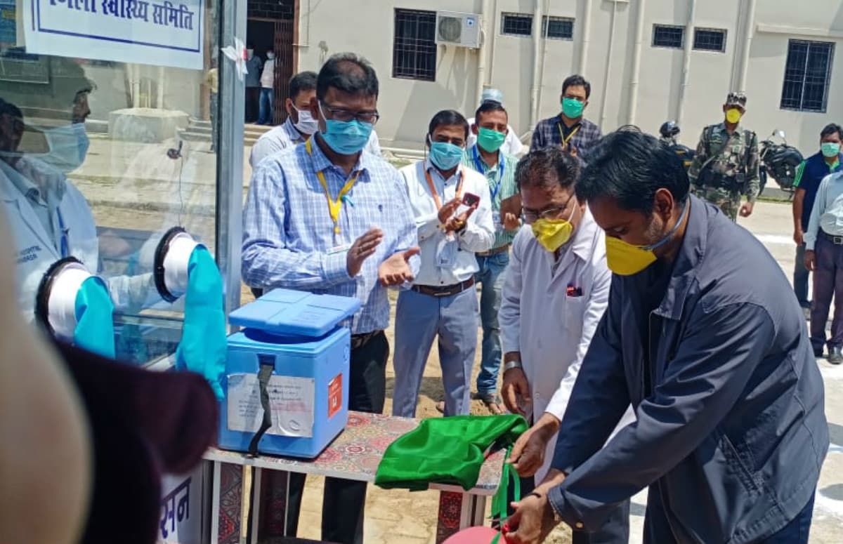 पश्चिमी सिंहभूम के डीडीसी ने तैयार किया अनोखा सैंपल कलेक्शन सेंटर, CM हेमंत सोरेन ने की तारीफ पश्चिमी सिंहभूम के डीडीसी ने तैयार किया अनोखा सैंपल कलेक्शन सेंटर, CM हेमंत सोरेन ने की तारीफ