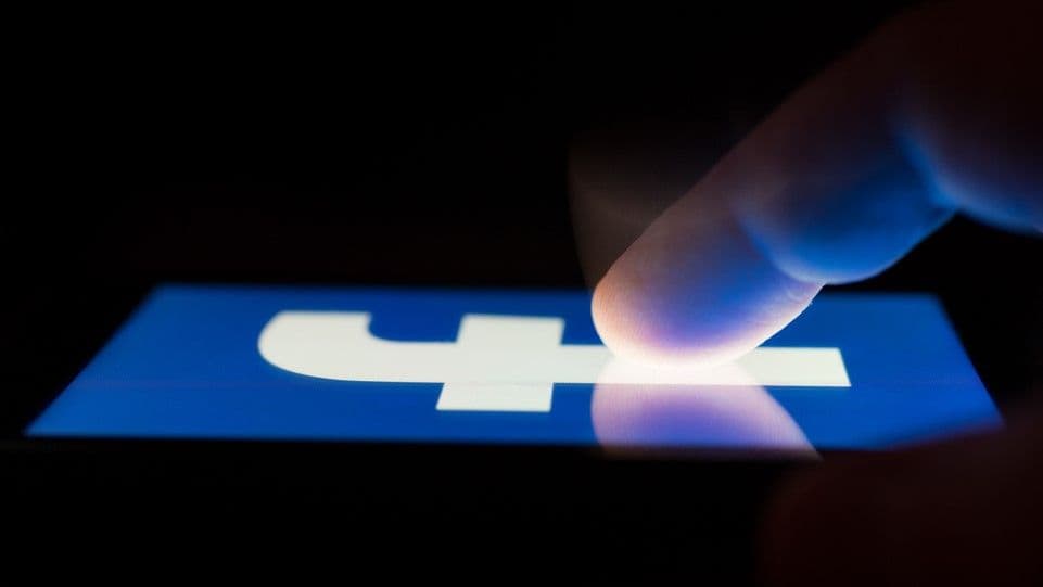 Facebook Dark Web Deal: कौड़ियों में बिका करोड़ों फेसबुक यूजर्स का डाटा, आप बरतें यह सावधानी