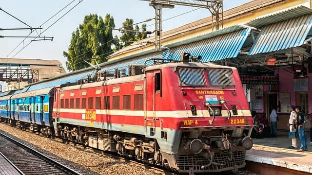 Cancelled Trains List Today: रेलवे ने आज 197 ट्रेनों को किया है कैंसिल, देखें पूरी लिस्‍ट